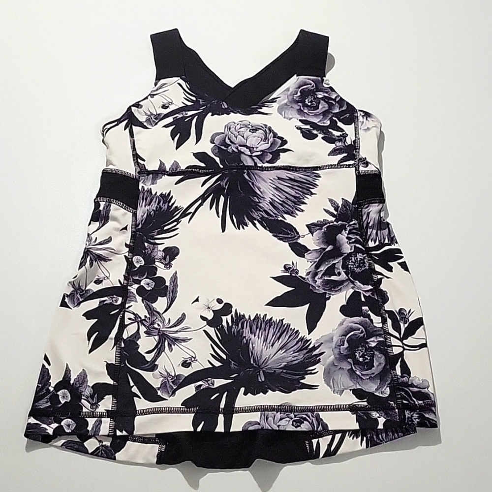 Lululemon Black & White Flowery Tank with Built-in Bra Sz 6
